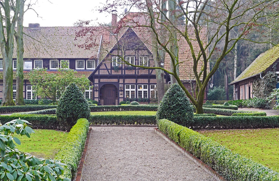 Paysagiste ou un jardinier